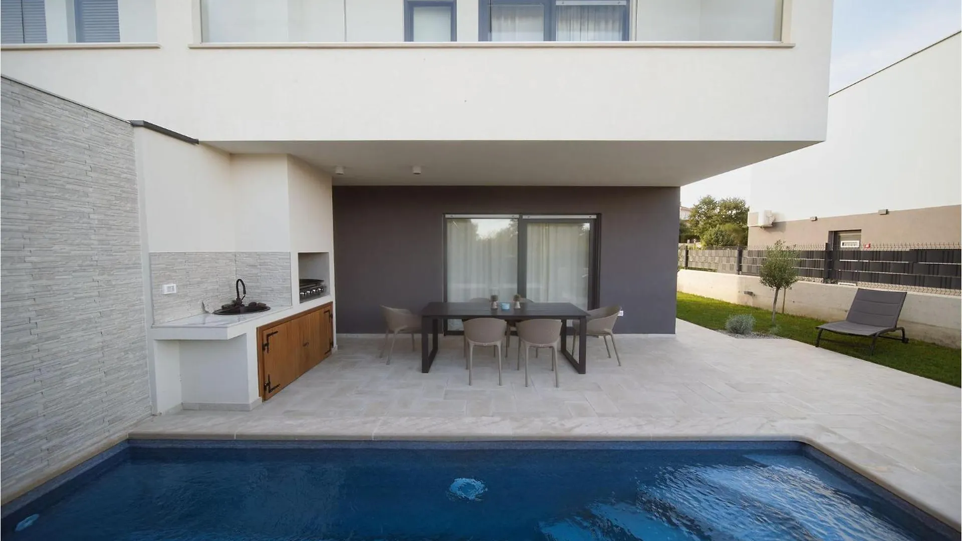 Gorgeous Home In Liznjan