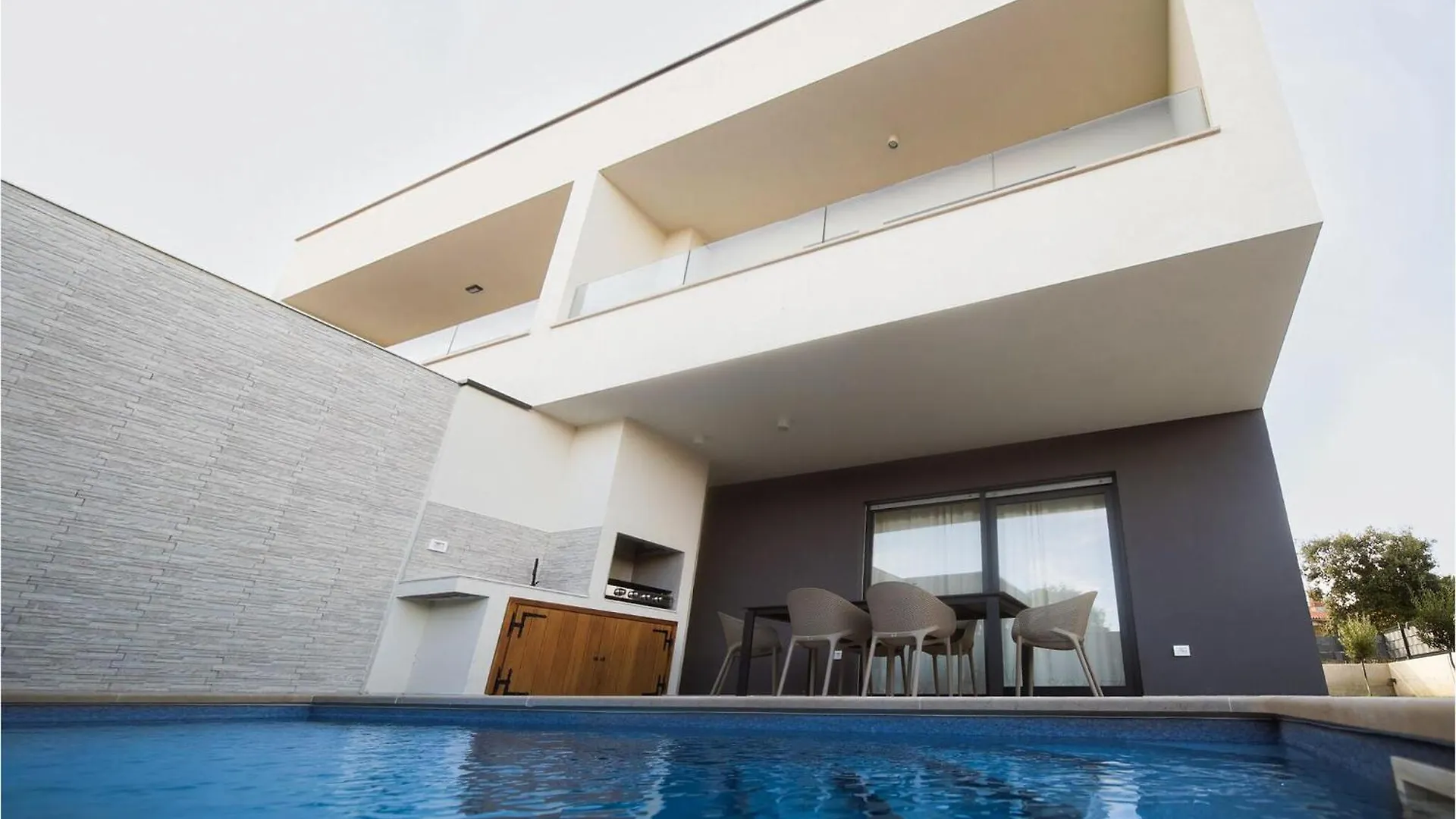 Gorgeous Home In Liznjan Croatia